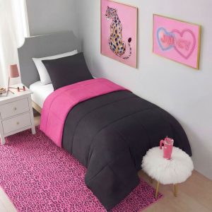 Finely Washable Rug. 5' x 7'